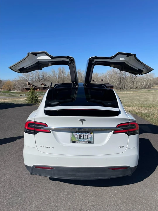 2017 Tesla Model X - Image 13 of 31