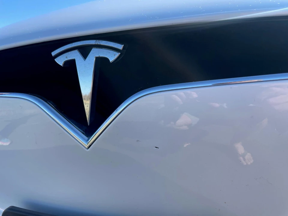2017 Tesla Model X - Image 15 of 31