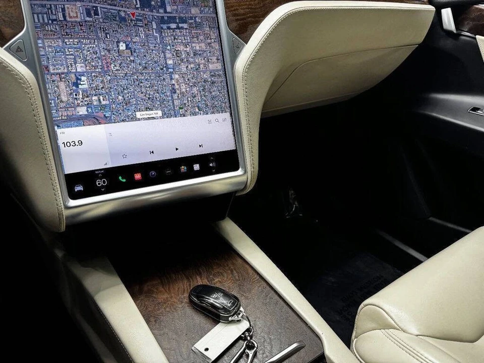 2017 Tesla Model X - Image 26 of 31
