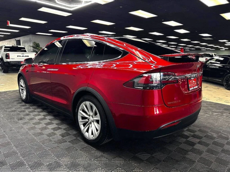 2017 Tesla Model X - Image 11 of 31