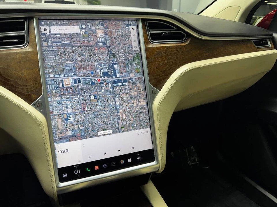 2017 Tesla Model X - Image 25 of 31