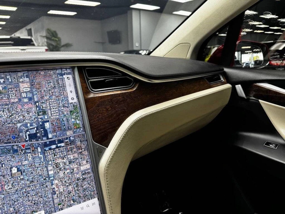 2017 Tesla Model X - Image 27 of 31