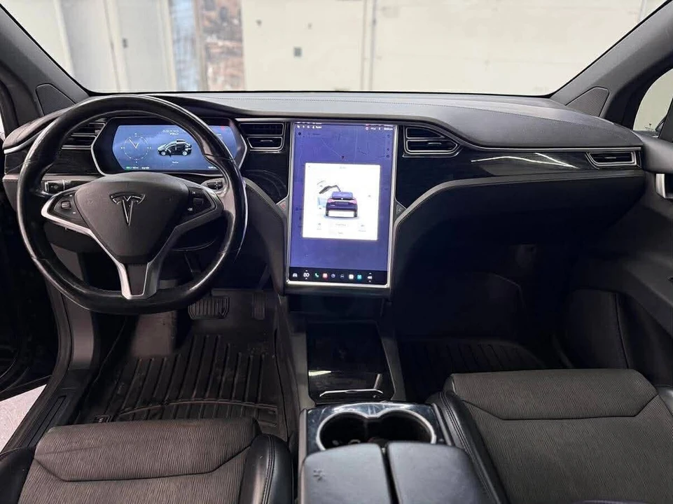 2017 Tesla Model X - Image 7 of 12