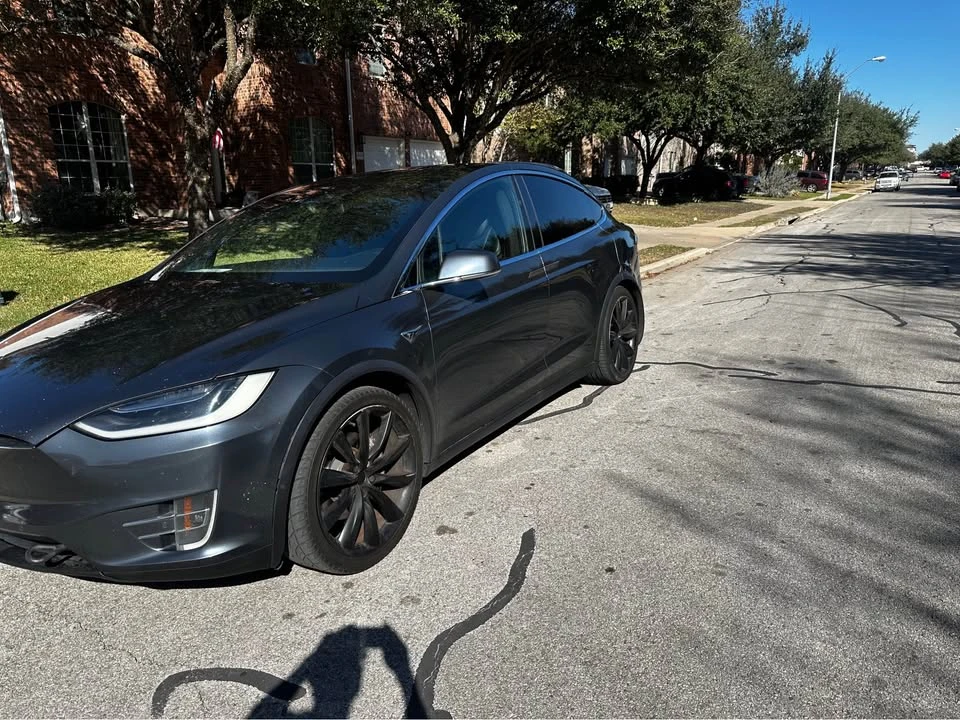 2017 Tesla Model X - Image 2 of 8