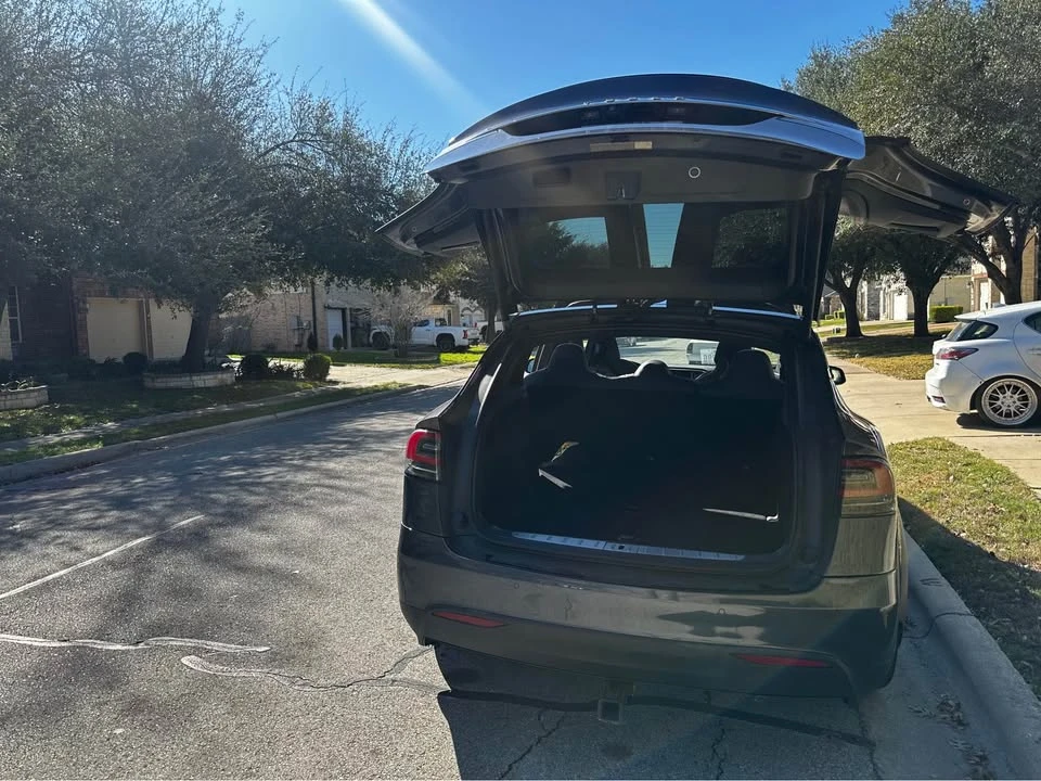 2017 Tesla Model X - Image 6 of 8
