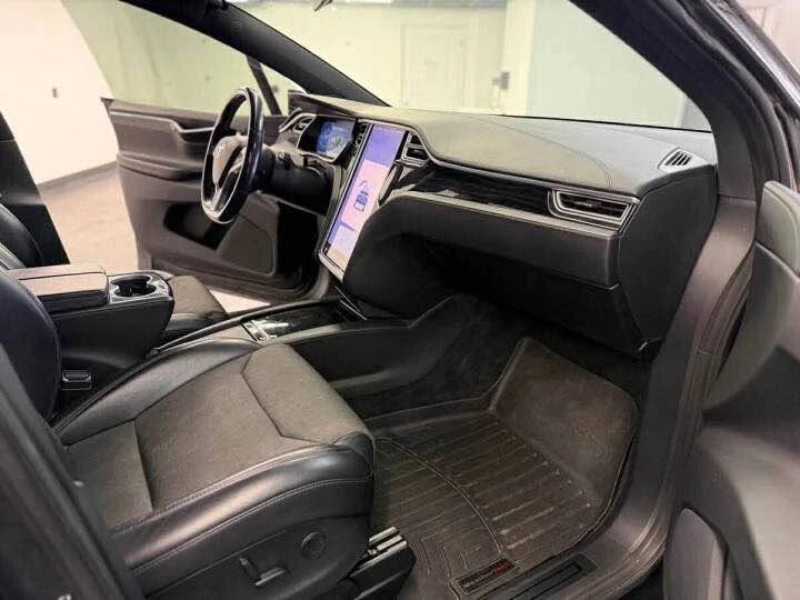 2017 Tesla Model X - Image 11 of 12