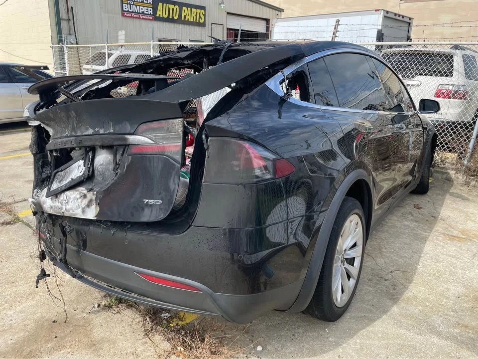 2017 Tesla Model X - Image 2 of 4