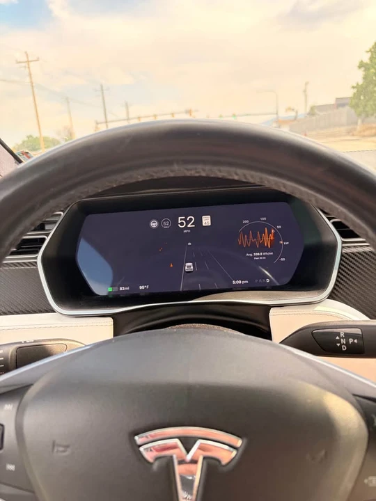 2017 Tesla Model X - Image 14 of 14