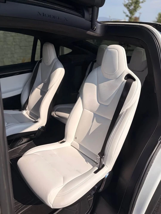 2017 Tesla Model X - Image 13 of 14