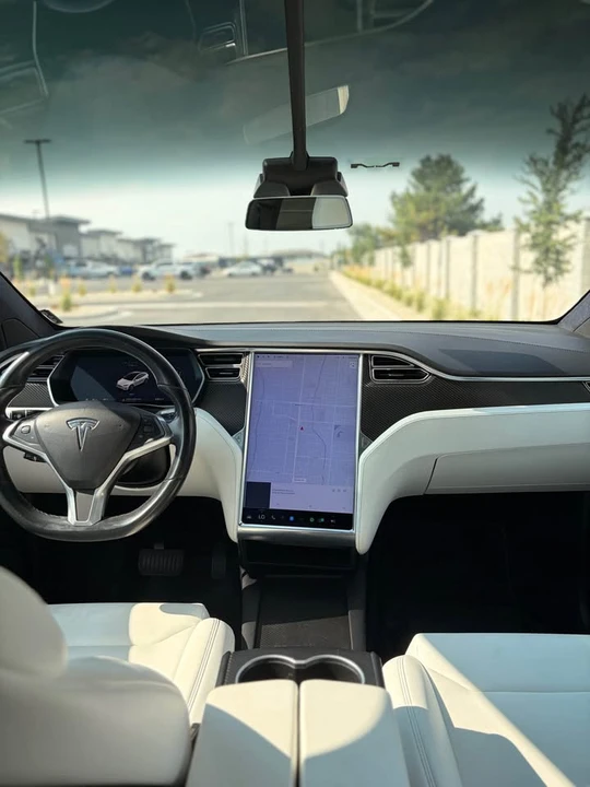 2017 Tesla Model X - Image 12 of 14