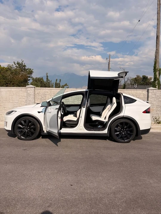 2017 Tesla Model X - Image 8 of 14