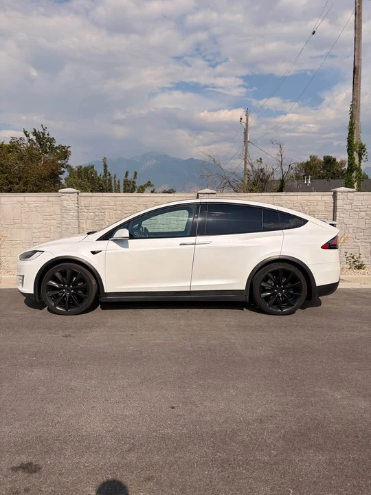 2017 Tesla Model X - Image 7 of 14