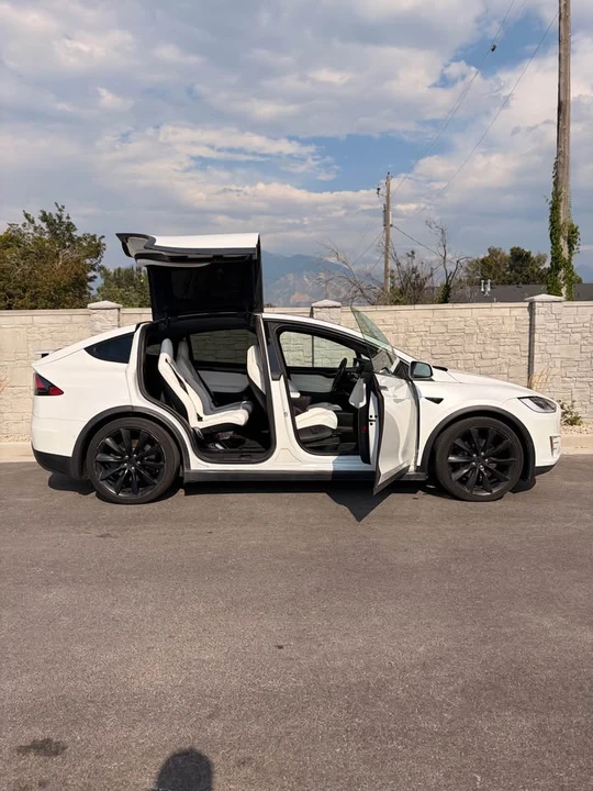 2017 Tesla Model X - Image 9 of 14