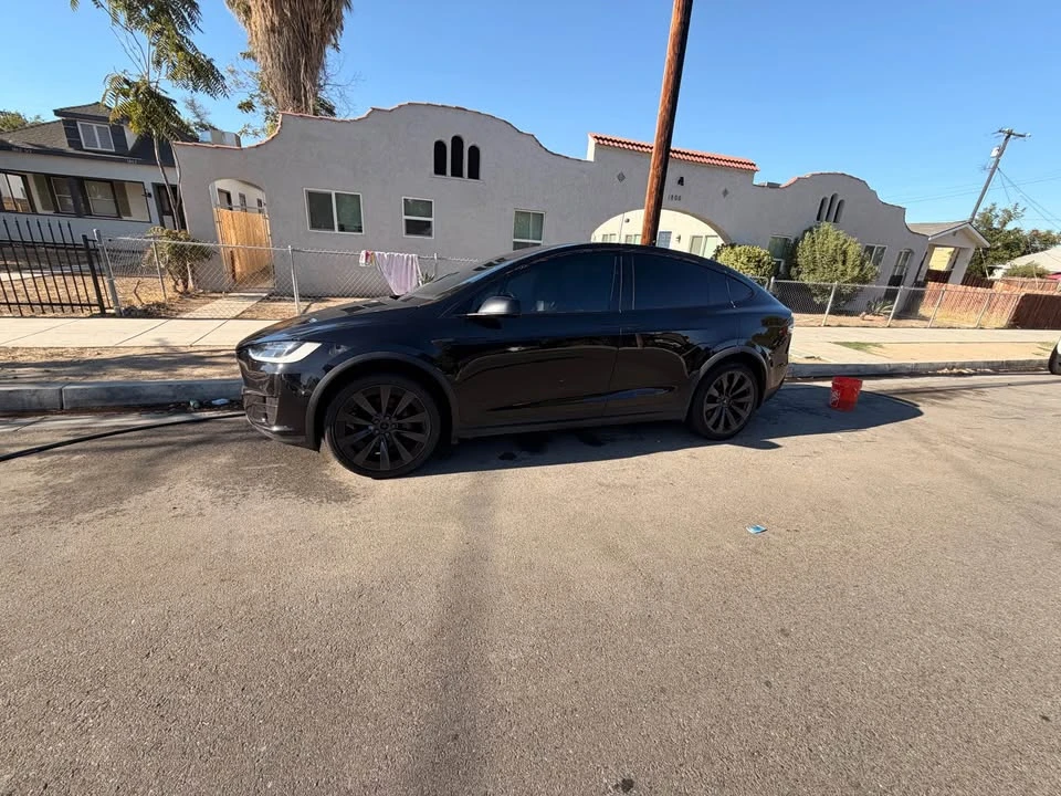 2017 Tesla Model X - Image 2 of 2