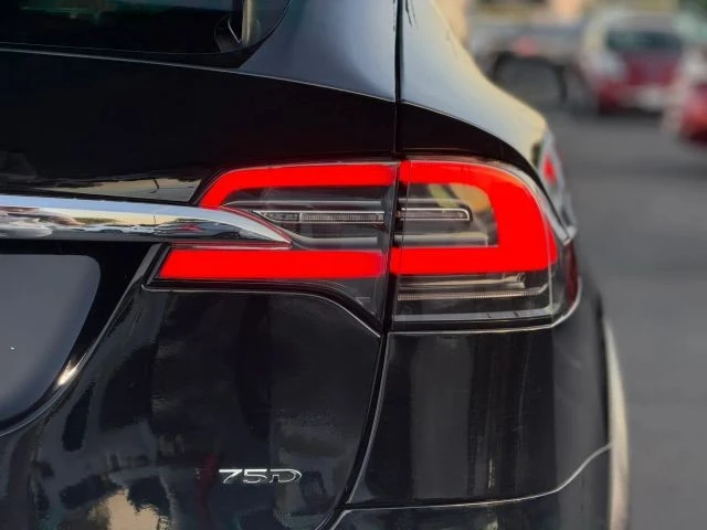 2017 Tesla Model X - Image 9 of 21