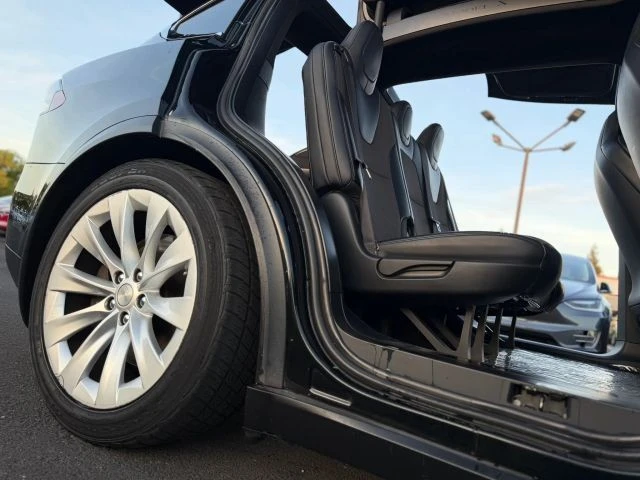 2017 Tesla Model X - Image 16 of 21