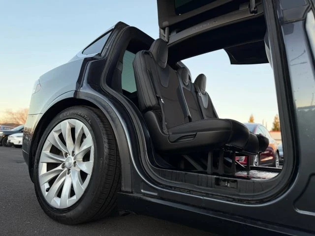 2017 Tesla Model X - Image 18 of 21