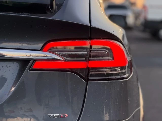 2017 Tesla Model X - Image 9 of 21
