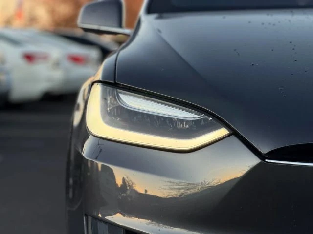 2017 Tesla Model X - Image 6 of 12