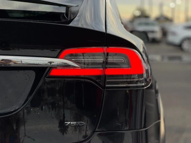 2017 Tesla Model X - Image 10 of 12