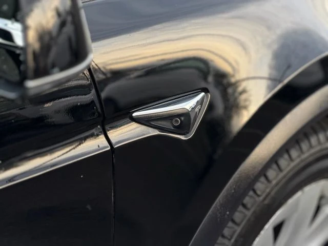 2017 Tesla Model X - Image 8 of 12