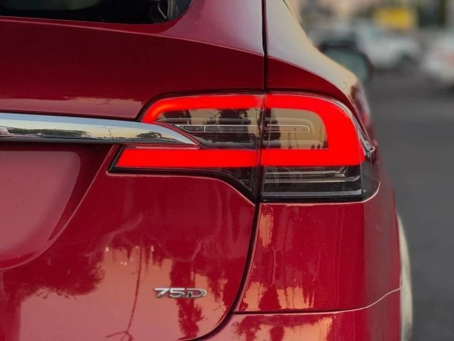 2017 Tesla Model X - Image 8 of 21