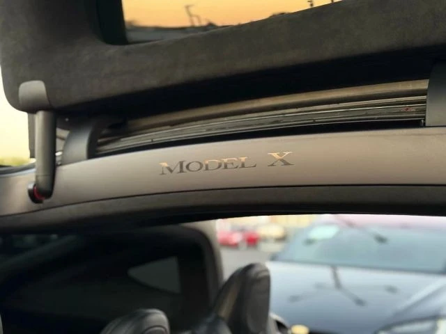2017 Tesla Model X - Image 18 of 21