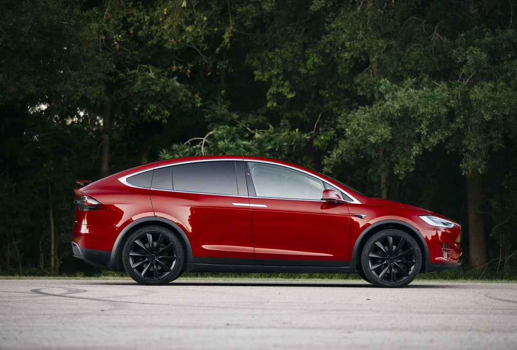 2017 Tesla Model X - Image 15 of 31