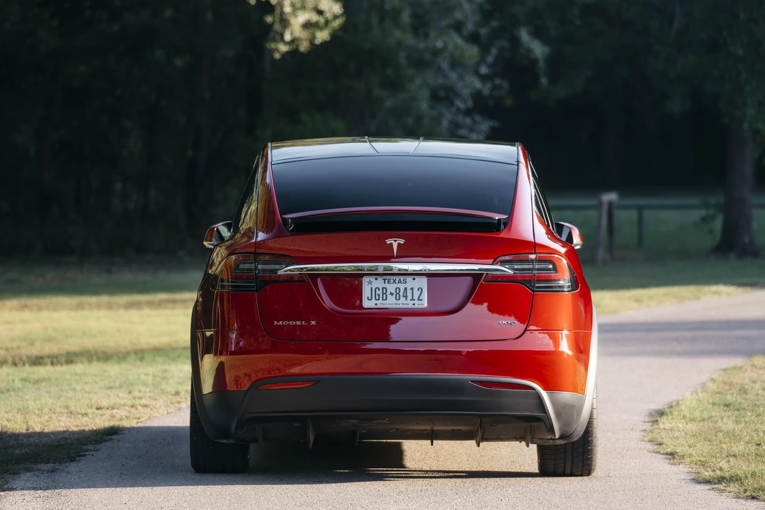 2017 Tesla Model X - Image 11 of 31