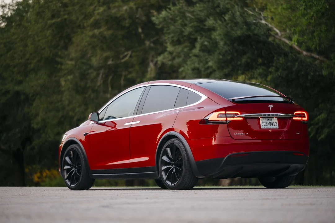 2017 Tesla Model X - Image 10 of 31