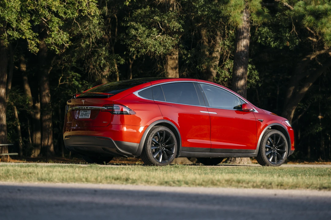 2017 Tesla Model X - Image 14 of 31