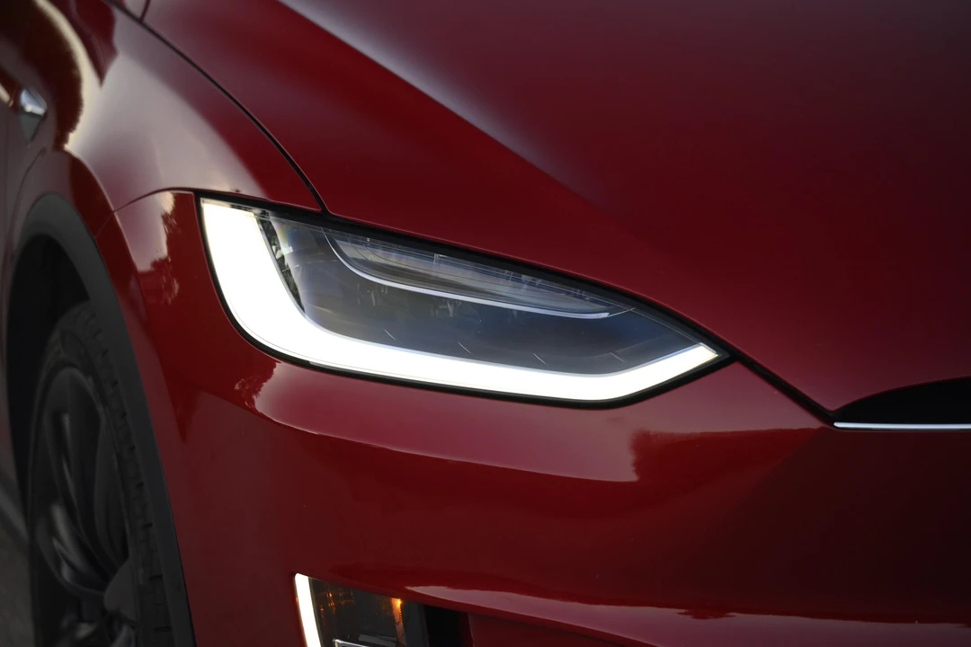 2017 Tesla Model X - Image 18 of 31