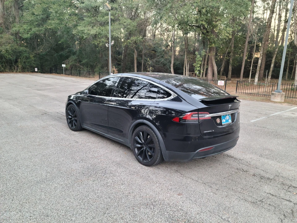 2017 Tesla Model X - Image 10 of 31