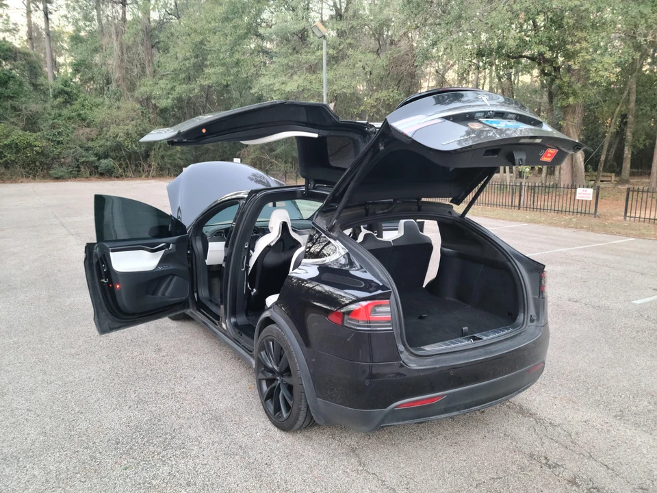 2017 Tesla Model X - Image 21 of 31