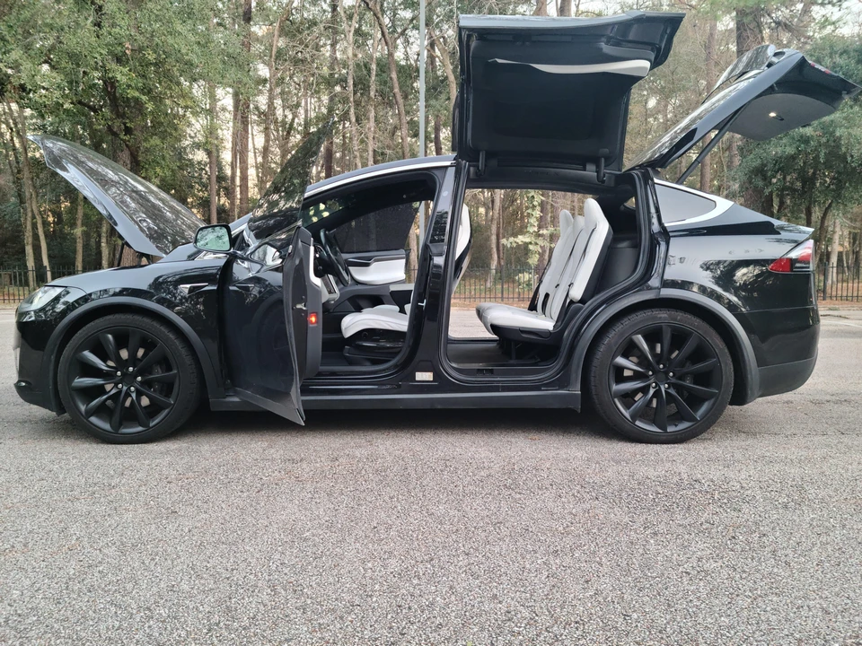2017 Tesla Model X - Image 19 of 31