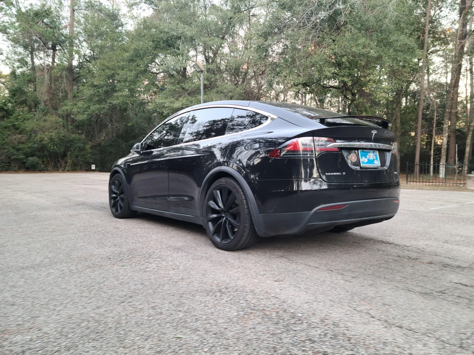 2017 Tesla Model X - Image 9 of 31