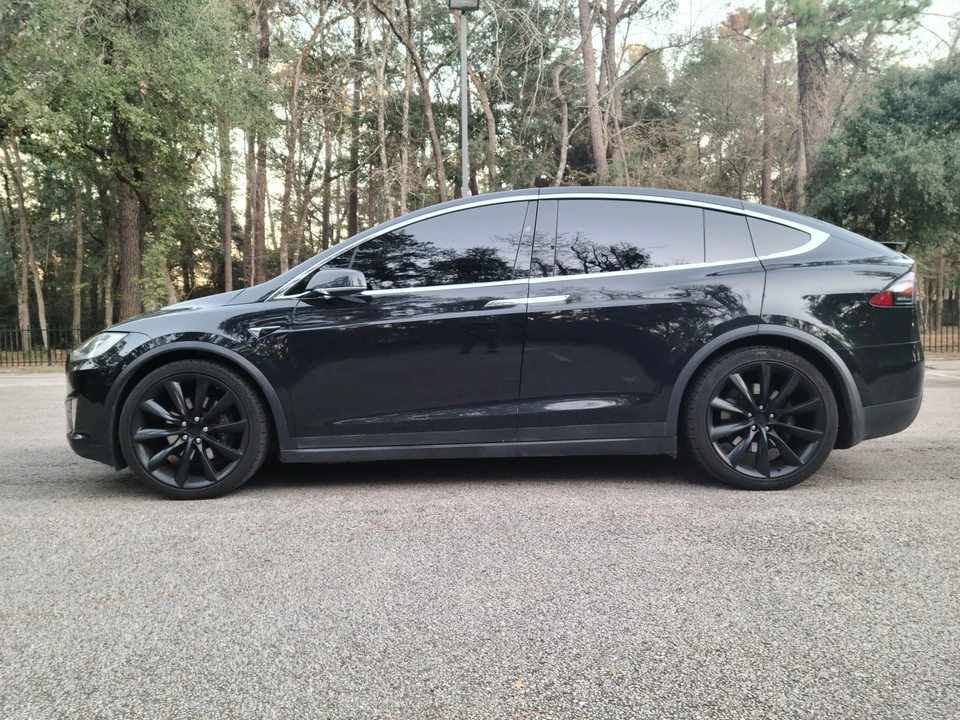 2017 Tesla Model X - Image 8 of 31