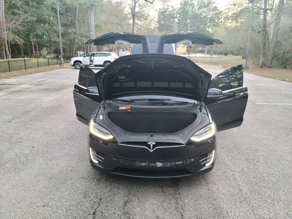 2017 Tesla Model X - Image 15 of 31