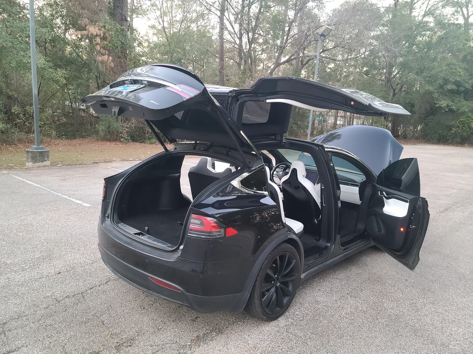 2017 Tesla Model X - Image 26 of 31