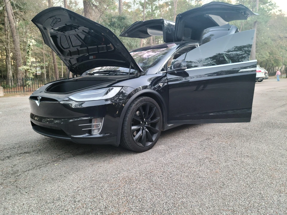 2017 Tesla Model X - Image 18 of 31