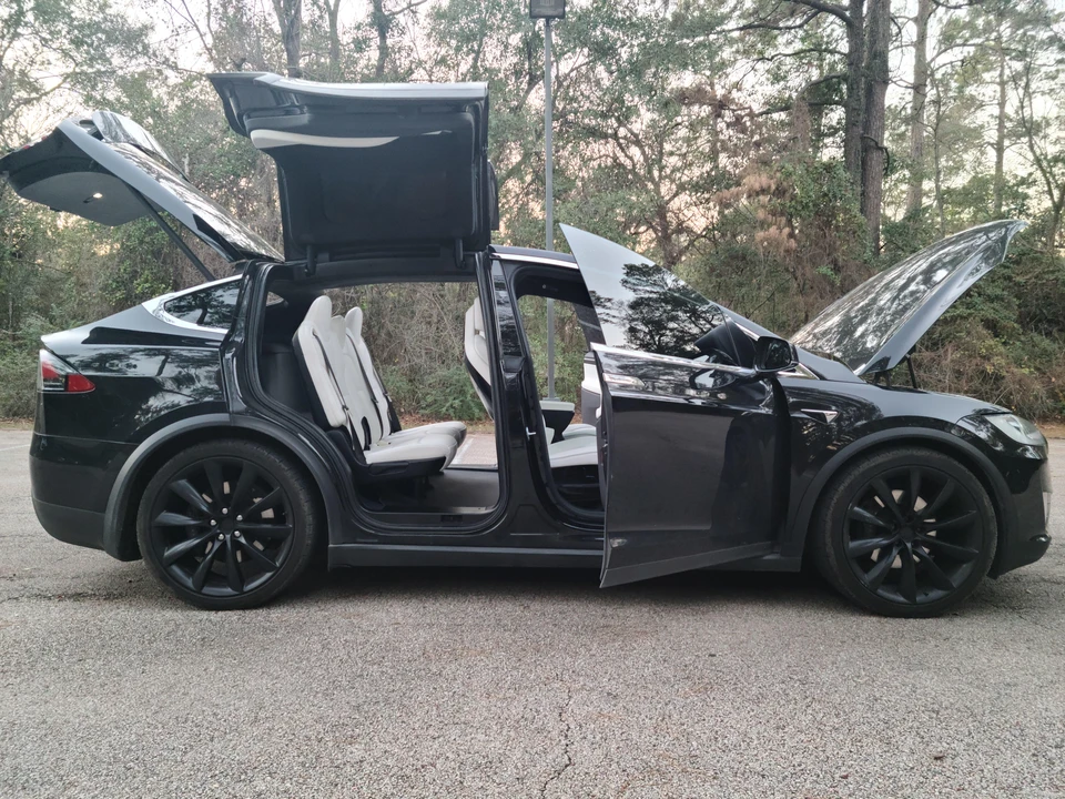 2017 Tesla Model X - Image 27 of 31