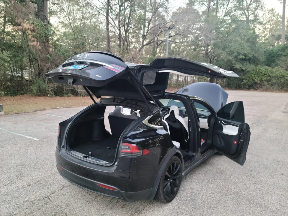 2017 Tesla Model X - Image 24 of 31