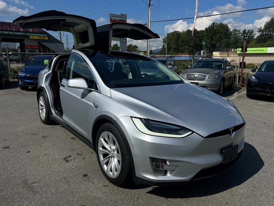 2017 Tesla Model X - Image 5 of 13