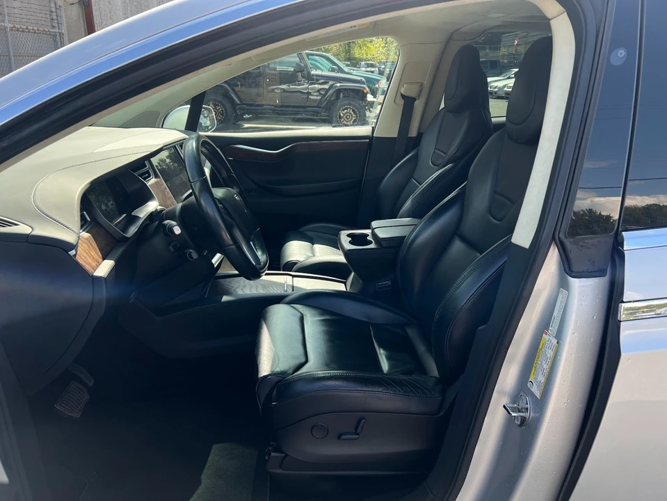 2017 Tesla Model X - Image 8 of 13