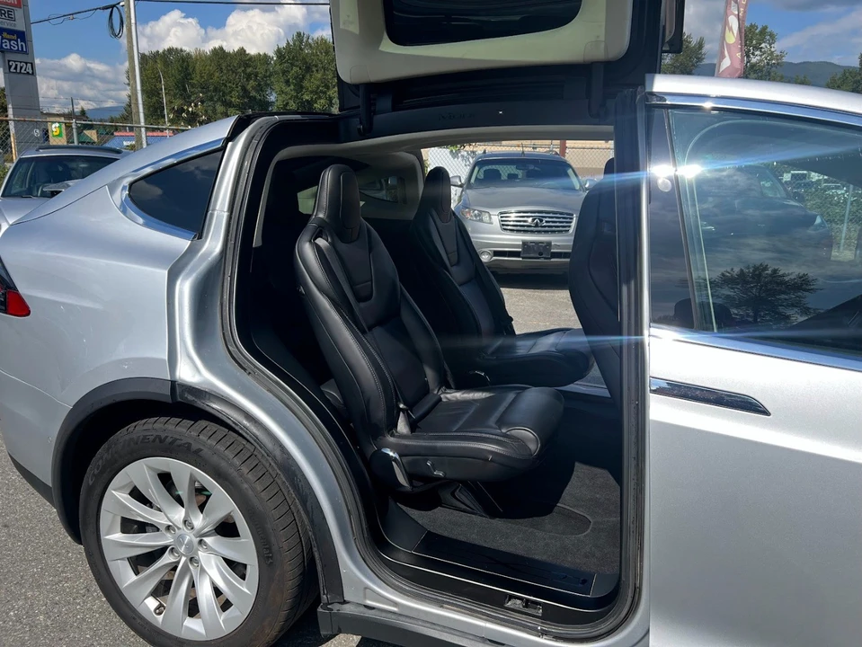 2017 Tesla Model X - Image 12 of 13