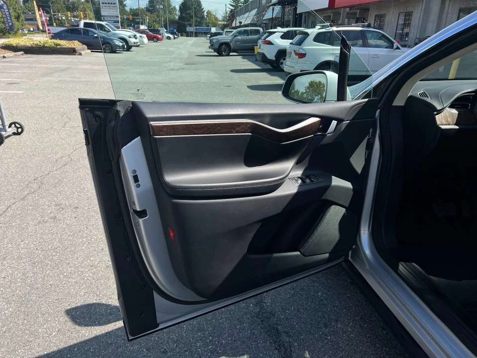 2017 Tesla Model X - Image 7 of 13