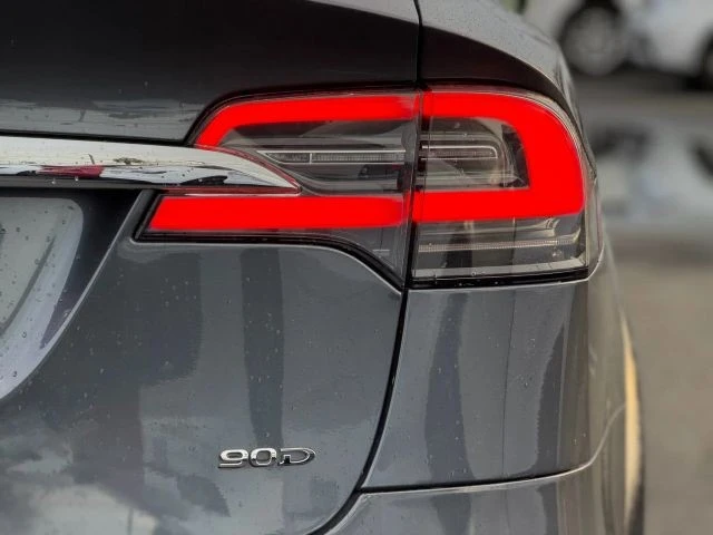 2017 Tesla Model X - Image 9 of 12