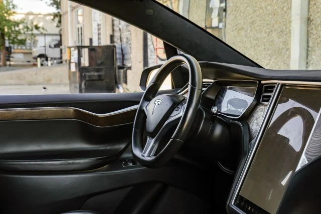 2017 Tesla Model X - Image 17 of 21