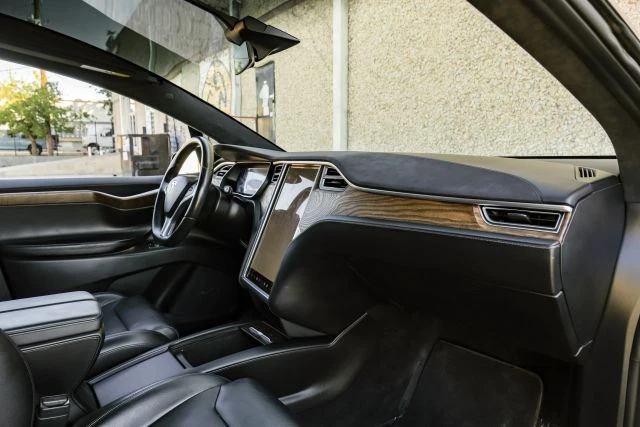 2017 Tesla Model X - Image 16 of 21