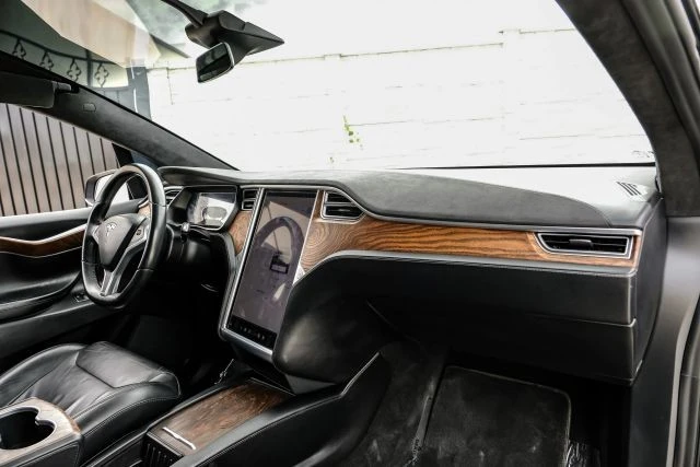 2017 Tesla Model X - Image 17 of 21